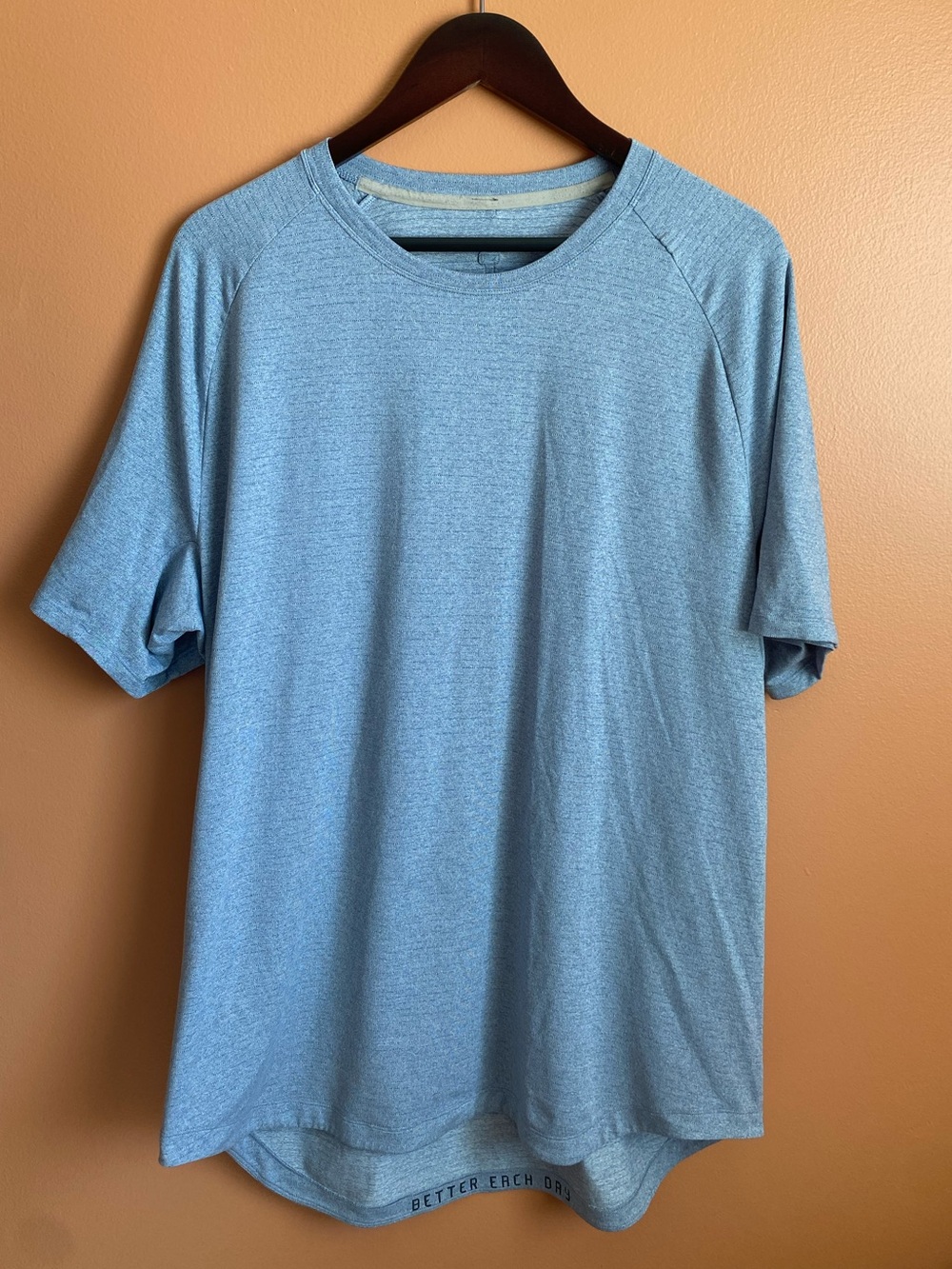 Lululemon Men’s Athletic T-Shirt Light Blue Size XL Short Sleeve Crew Neck